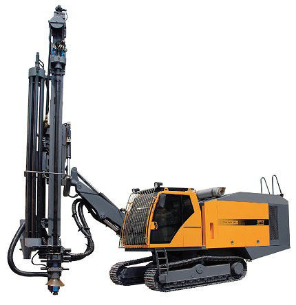 Crawler tipe Rock DTH Pengeboran Rig 298KW Cummins Mesin 35m kedalaman pengeboran