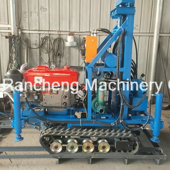 150m kedalaman Percussive dan berputar tipe karet Crawler dipasang rig pengeboran air