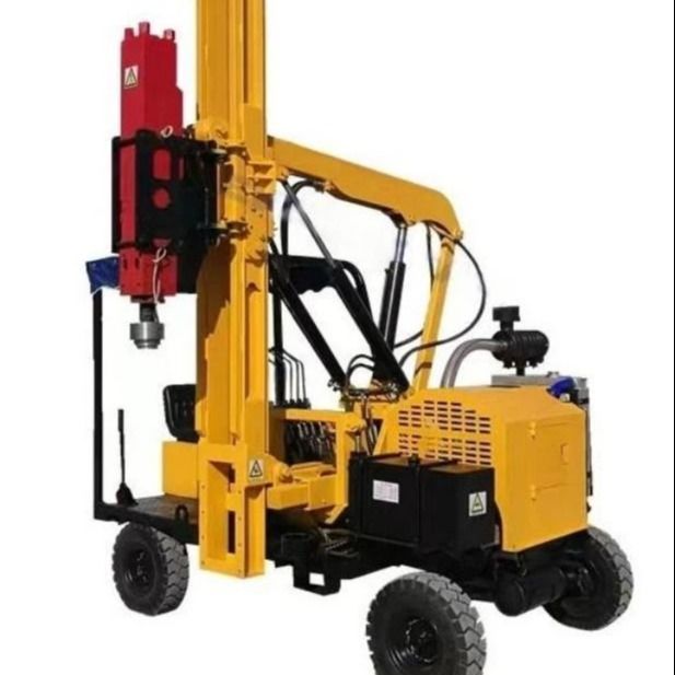 Driver Solar Pile Dengan Mesin 39KW Untuk kedalaman 170 Cm Dan Berat Kendaraan 2.8T