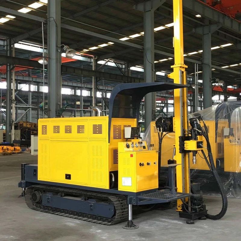 2200rpm Kecepatan Hydraulic Crawler Core Drilling Rig Didorong oleh 74KW Cummins Diesel Engine