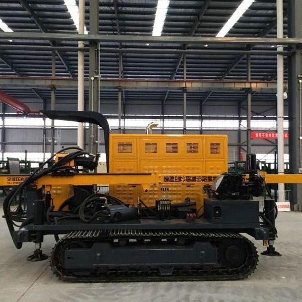 2200rpm Kecepatan Hydraulic Crawler Core Drilling Rig Didorong oleh 74KW Cummins Diesel Engine