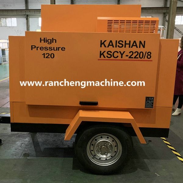 1400kg Portable Diesel Screw Air Compressor 55KW Untuk Tekanan Kerja 8Bar