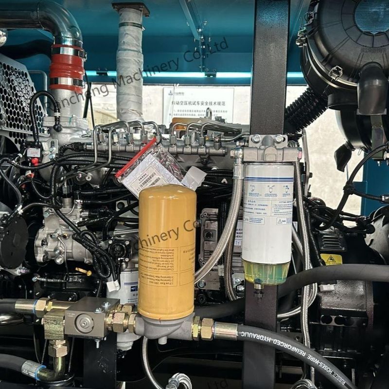 Kompresor Udara Tipe Trailer Empat Roda LGCY17-18-18/15TK Tekanan Kerja 18bar Mesin Cummins 210HP Untuk Pengeboran 150-200m