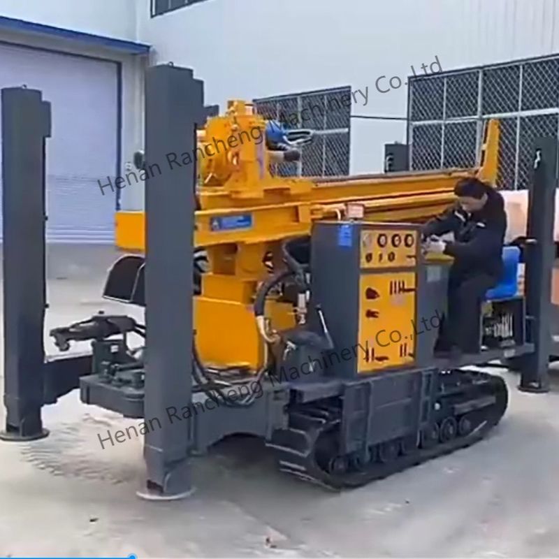 350m kedalaman pengeboran 91KW Mesin Yuchai Air Well Pengeboran Rig 22T kekuatan angkat