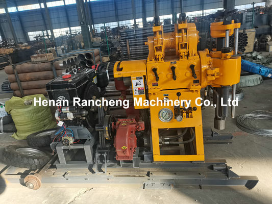 130m / 200m Kedalaman Hydraulic Pengeboran lubang kecil Rig Dengan 22HP Mesin Diesel