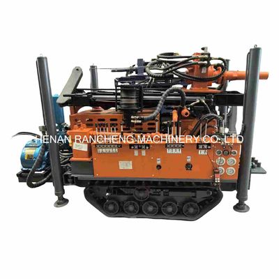 Mesin pengeboran sumur air mini Crawler 180m yang kuat dengan mesin YuChai 77.3KW untuk pengeboran lubang