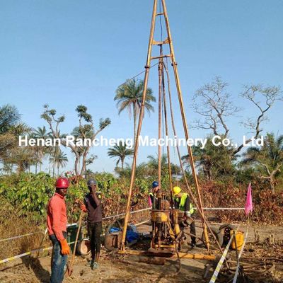 Rig Pengeboran Sumur Kecil Hidraulik Kedalaman 200m Multi Fungsi Sudut Pengeboran 90°~75°